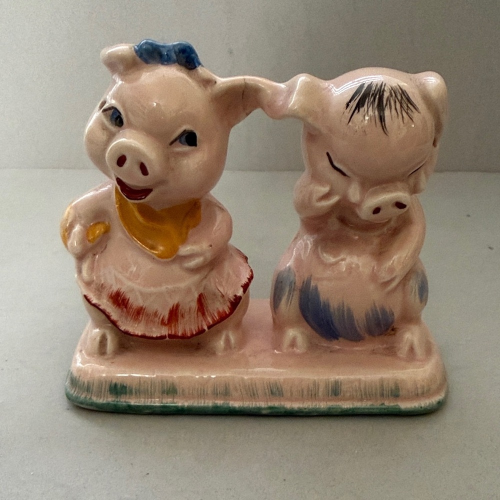 C Miller Vintage Pig Shakers